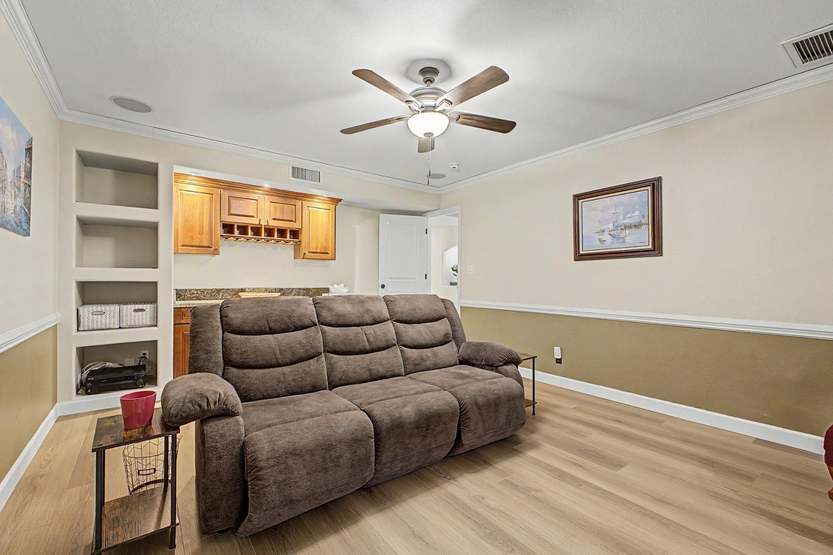3346 East Cochise Road Phoenix, AZ 85028 - Photo 18 of 40 a living room with furniture and window