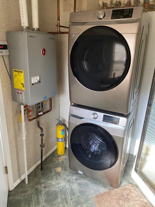 42434 North Witt Road Antioch, IL 60002 - Photo 4 of 15 a utility room with dryer and washer