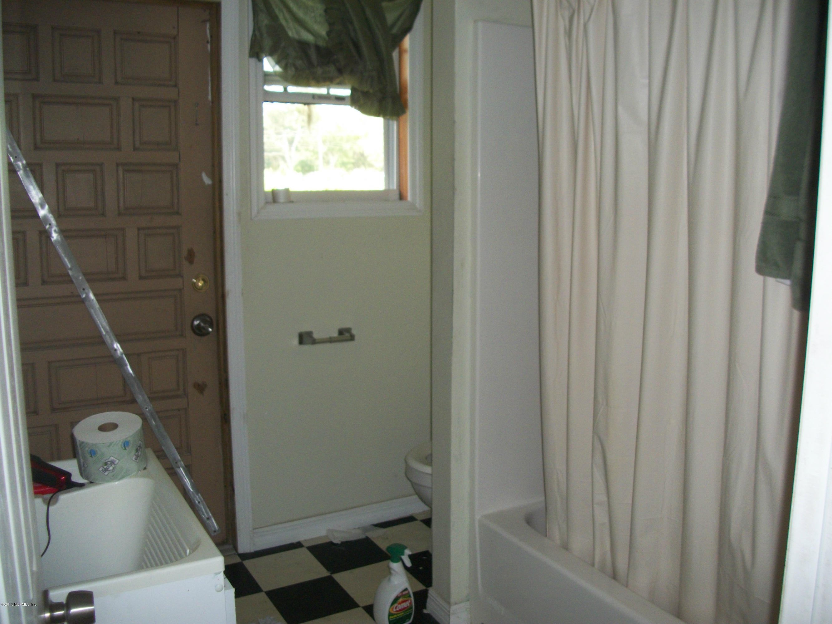 420 Southwest 3rd Street Lake Butler, FL 32054 - Photo 9 of 13 420 W Guest home bath