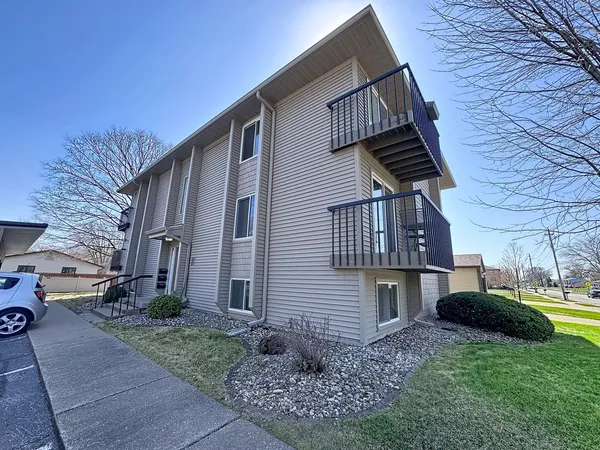 $82,900 | 1816 53rd Street, Unit 9, Moline, IL 61265