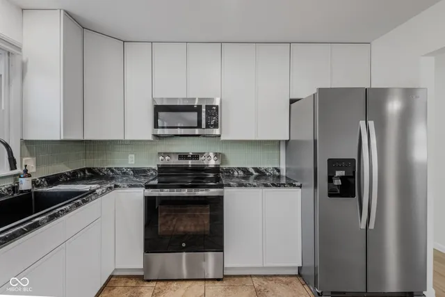 $269,900 | 2815 Yellowwood Court, Columbus, IN 47203