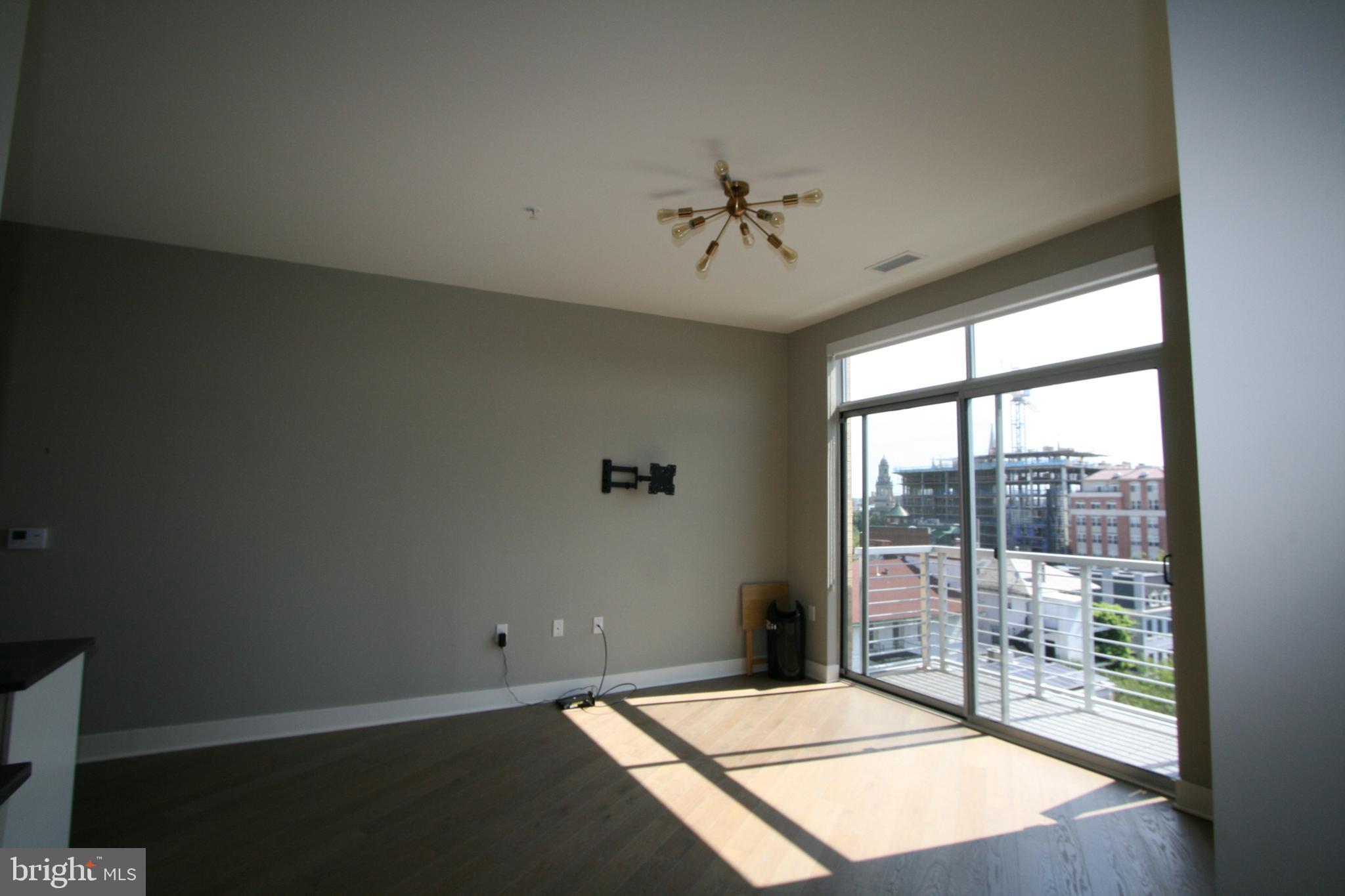 2550 17th Street Northwest, Unit 612 Washington, DC 20009 - Photo 47 of 55 a room with a large window
