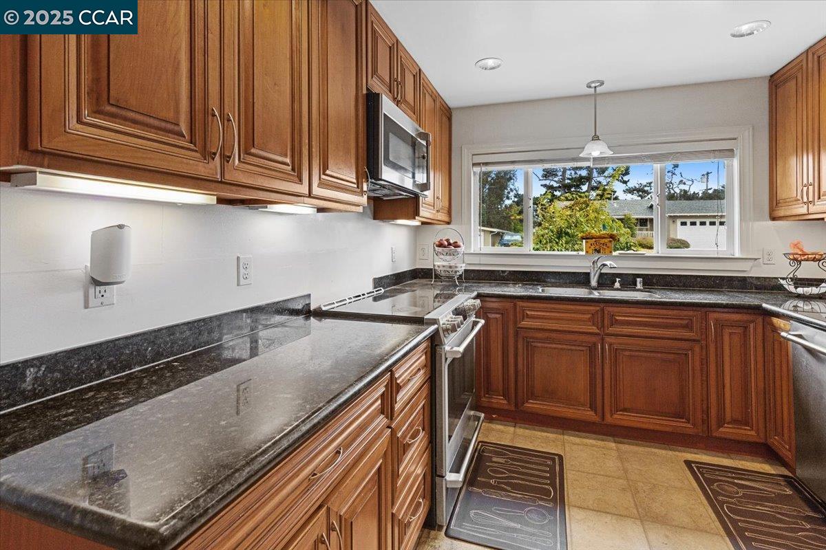 3034 Parker Road Richmond, CA 94806 - Photo 10 of 35