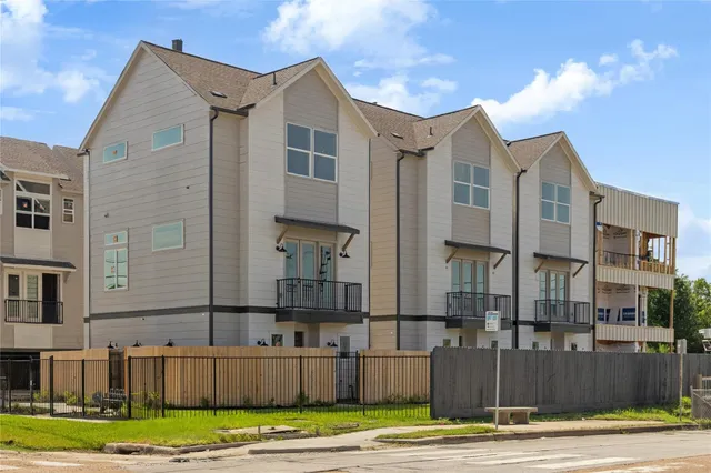 $2,750 | 2810 Mills Street, Houston, TX 77026