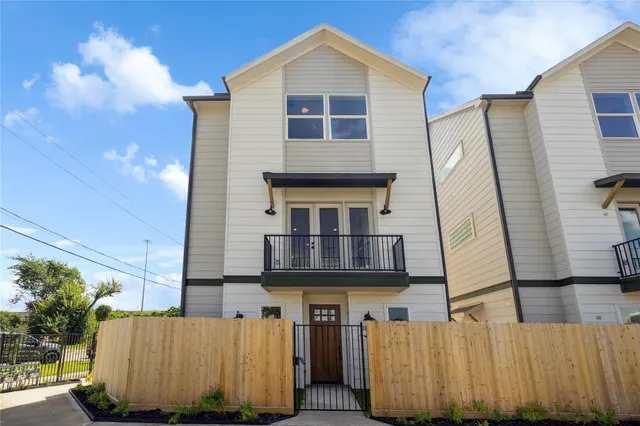 $2,750 | 2810 Mills Street, Houston, TX 77026