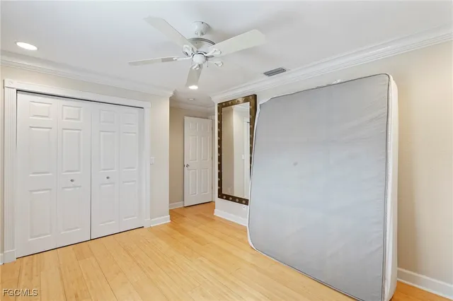 a en suite bathroom with a double vanity sink and a mirror