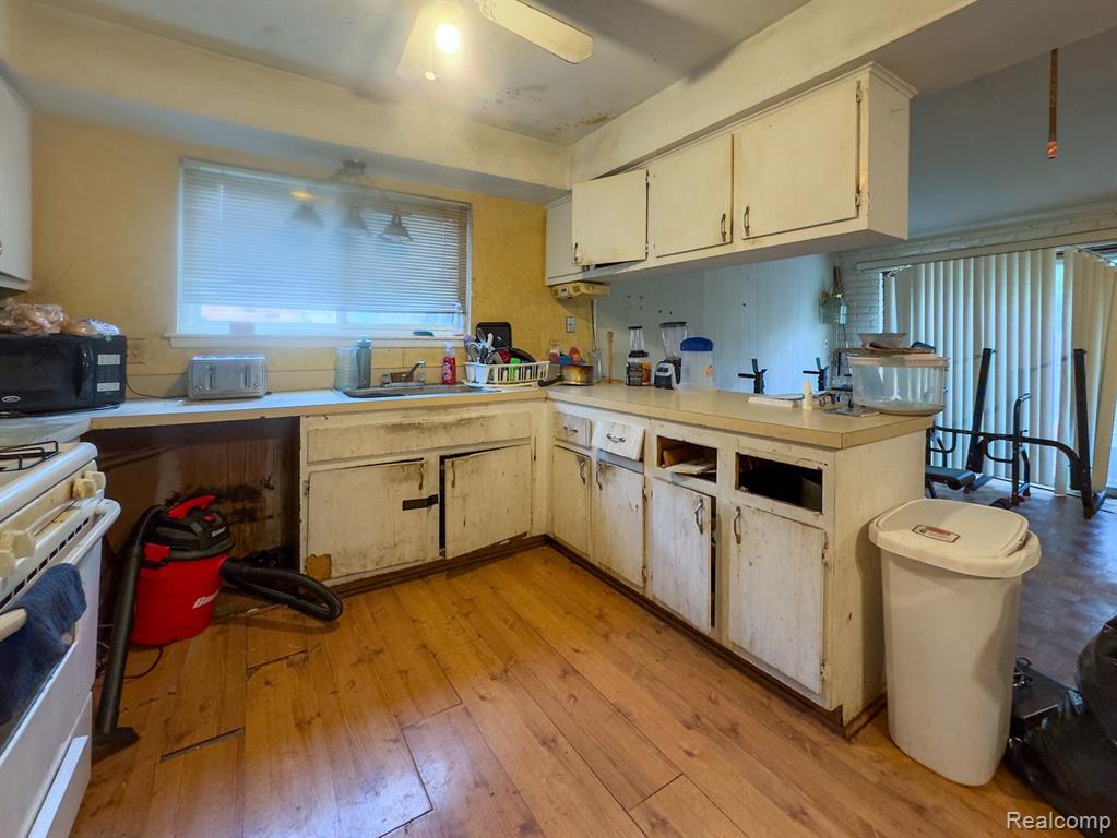 29758 Rambling Road Southfield, MI 48076 - Photo 16 of 36 Gallery Image 16