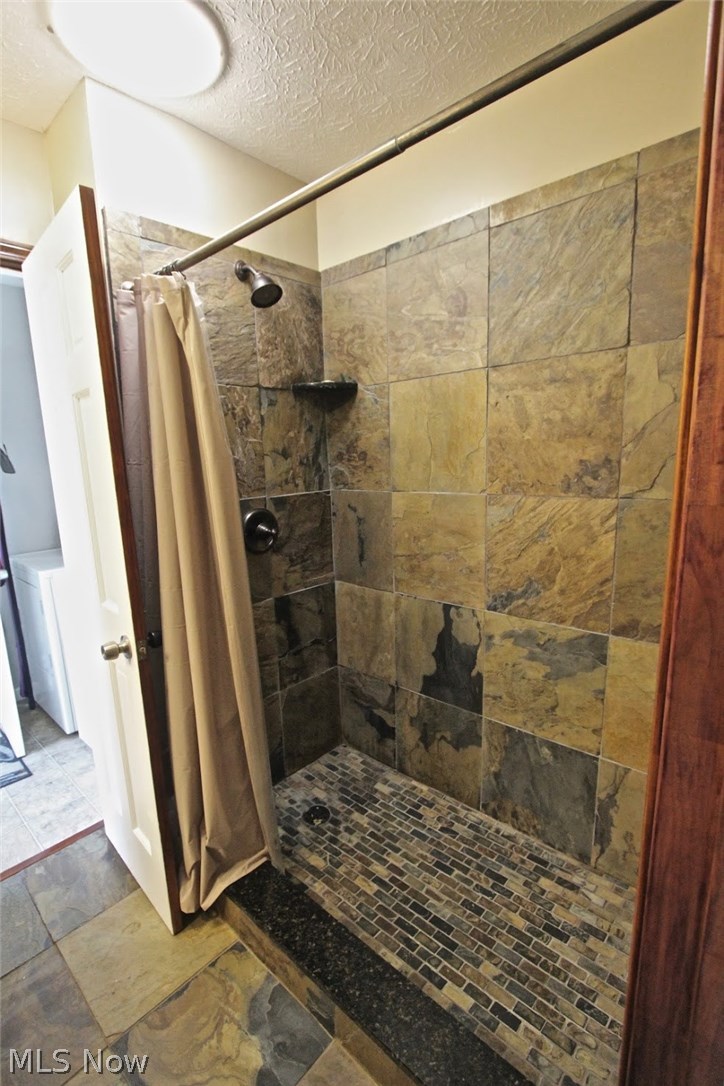 10022 Bell Road Newbury, OH 44065 - Photo 13 of 29 Master bathroom