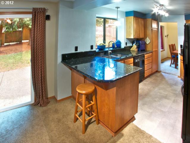 5205 Southwest Alfred Street Portland, OR 97219 - Photo 11 of 16 Gallery Image 11