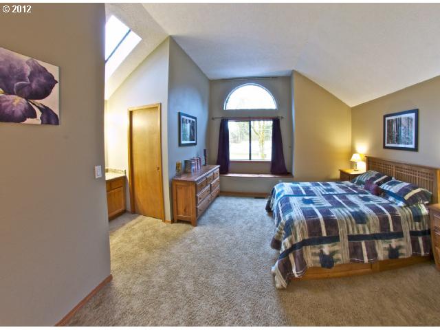 5205 Southwest Alfred Street Portland, OR 97219 - Photo 6 of 16 Gallery Image 6