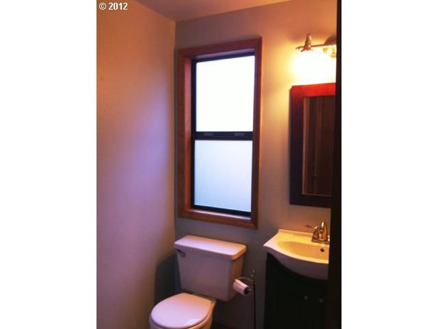 5205 Southwest Alfred Street Portland, OR 97219 - Photo 10 of 16 Gallery Image 10