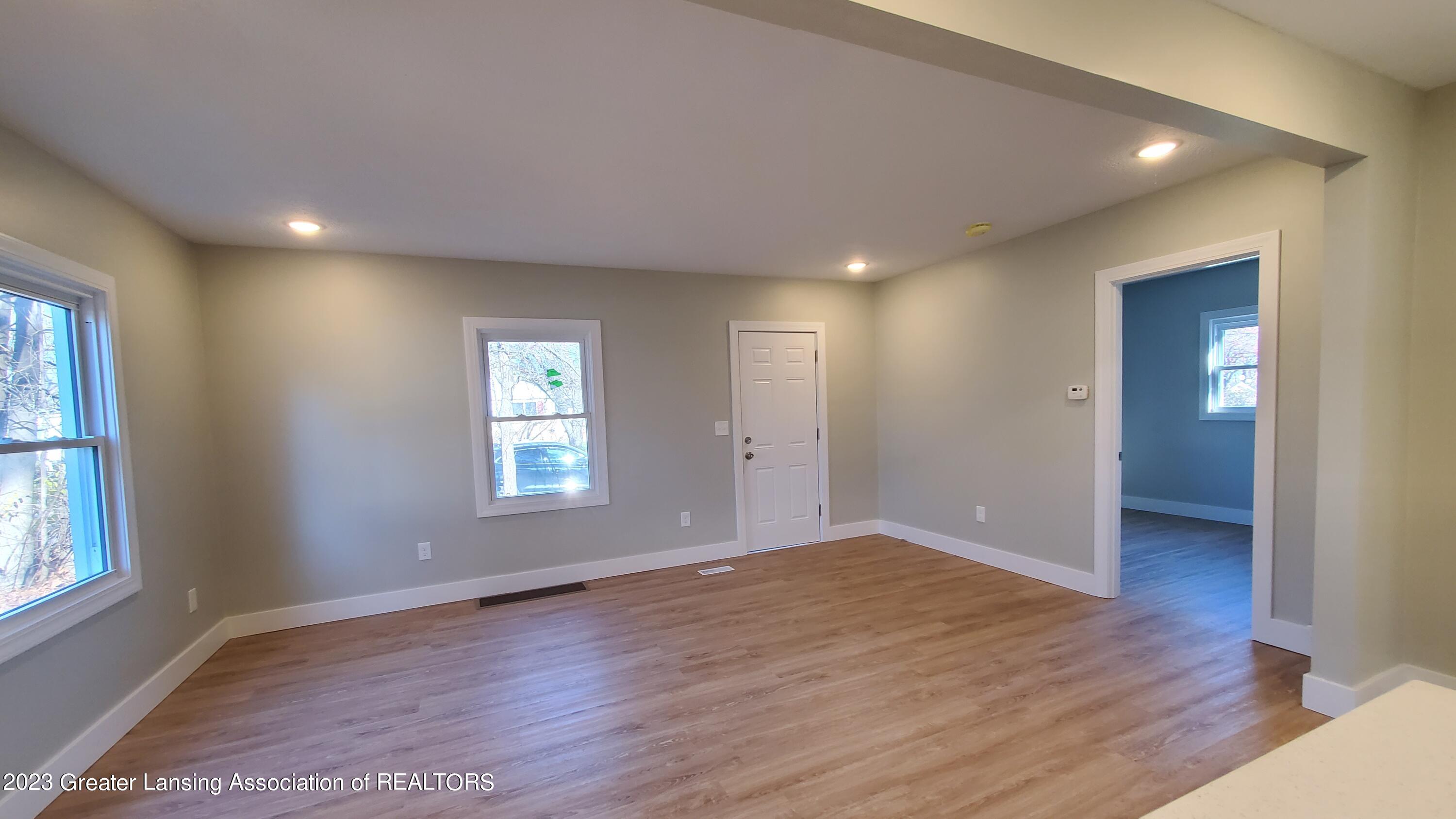 927 Pierce Road Lansing, MI 48910 - Photo 10 of 27 20231119_112554