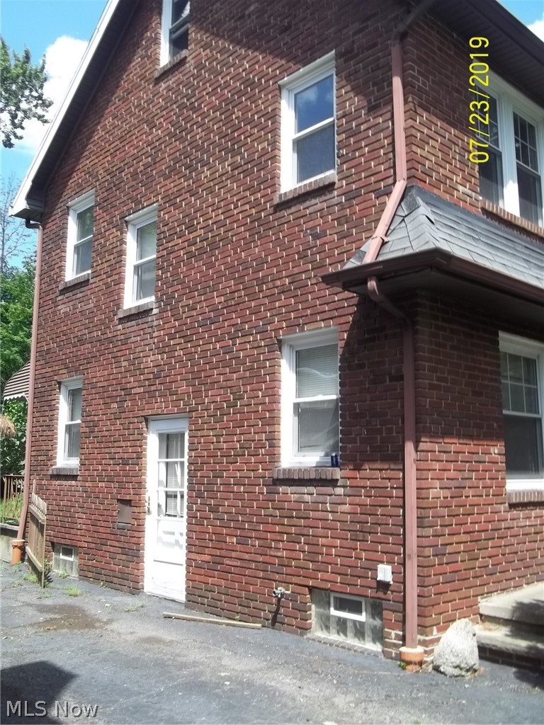 1672 Wood Road Cleveland Heights, OH 44121 - Photo 3 of 23