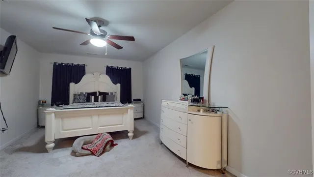 a view of empty room with window