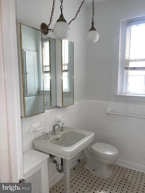 2737 Devonshire Place Northwest, Unit 327 Washington, DC 20008 - Photo 9 of 16 a bathroom with a sink a toilet and a mirror