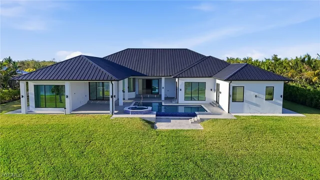 $1,990,000 | 2532 Caloosa Shores Drive, LaBelle, FL 33935
