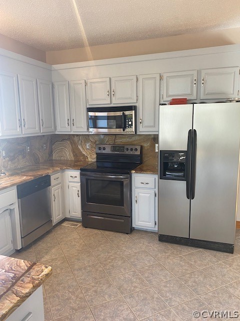 18630 Templeton Road Disputanta, VA 23842 - Photo 12 of 41 a kitchen with a stove and a refrigerator