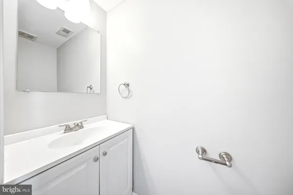 $2,500 | 157 Villa Knoll Court, Sicklerville, NJ 08081