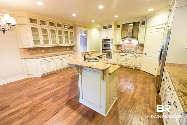 9935 Bella Drive Daphne, AL 36526 - Photo 8 of 34 Kitchen