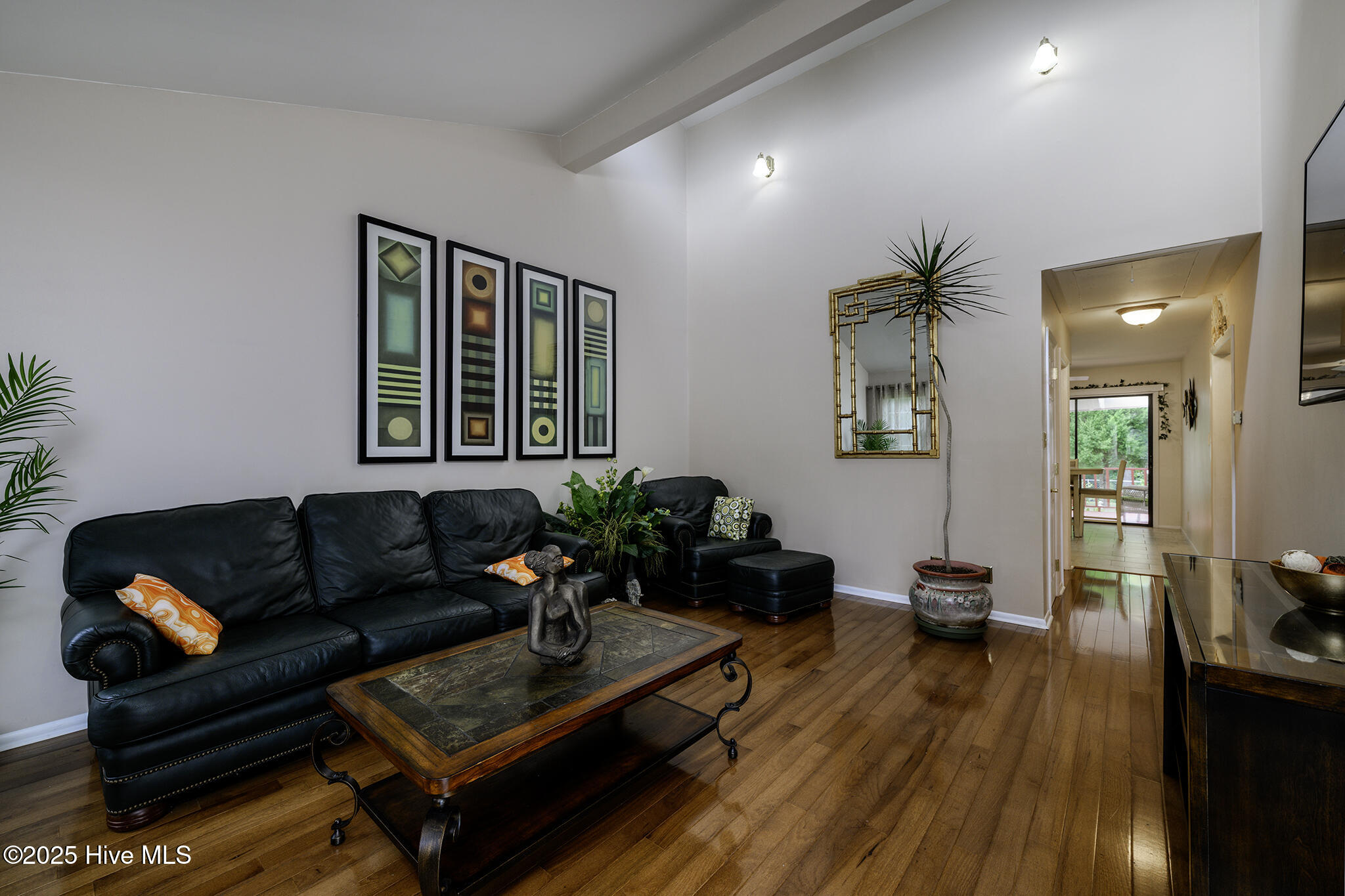 2408 Educational Drive New Bern, NC 28562 - Photo 11 of 38 Living Room