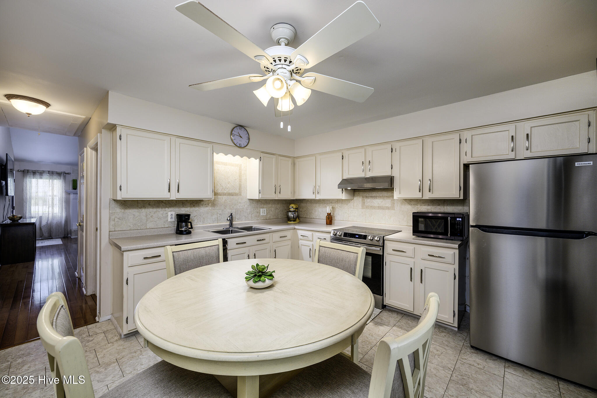 2408 Educational Drive New Bern, NC 28562 - Photo 12 of 38 Kitchen