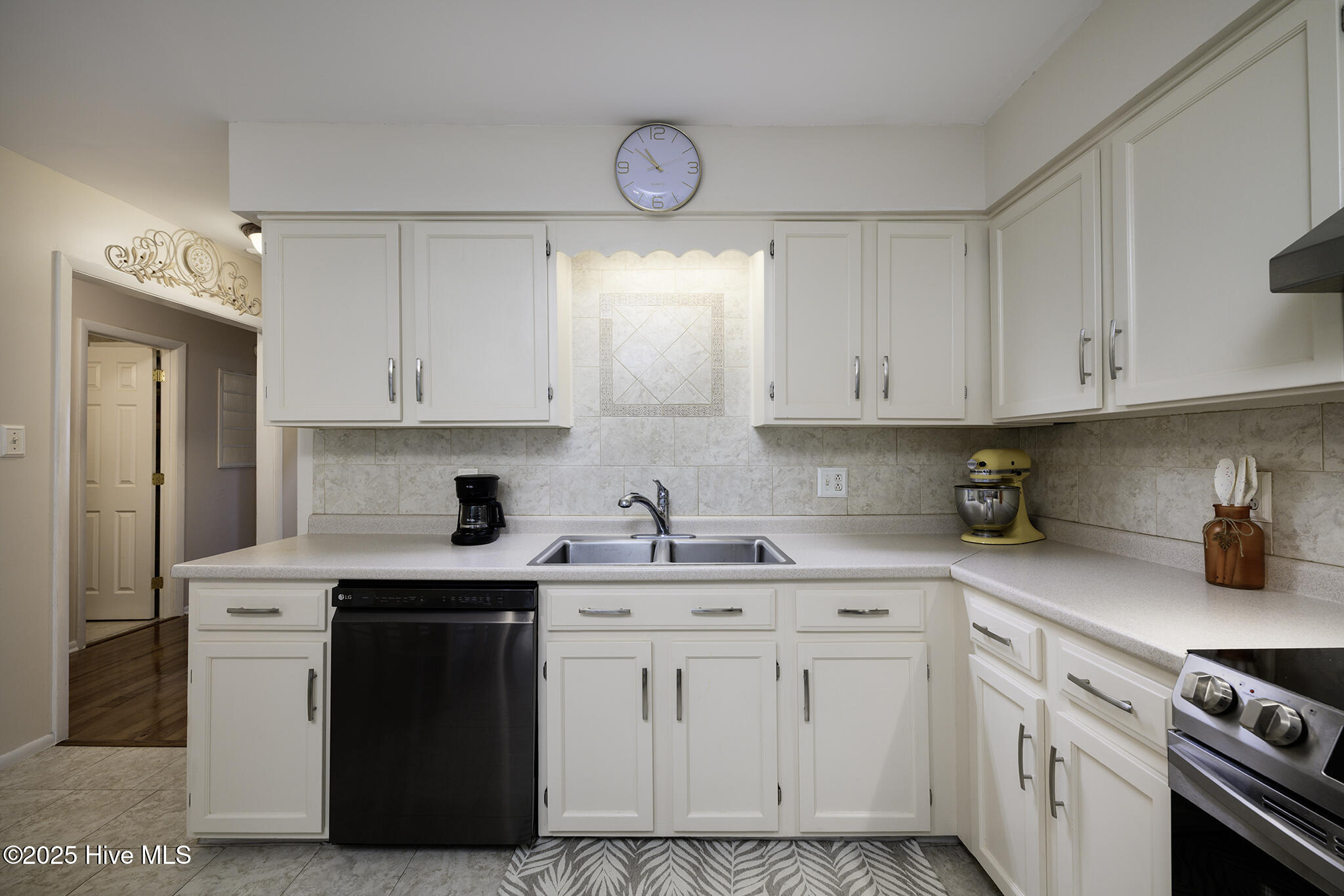 2408 Educational Drive New Bern, NC 28562 - Photo 14 of 38 Kitchen