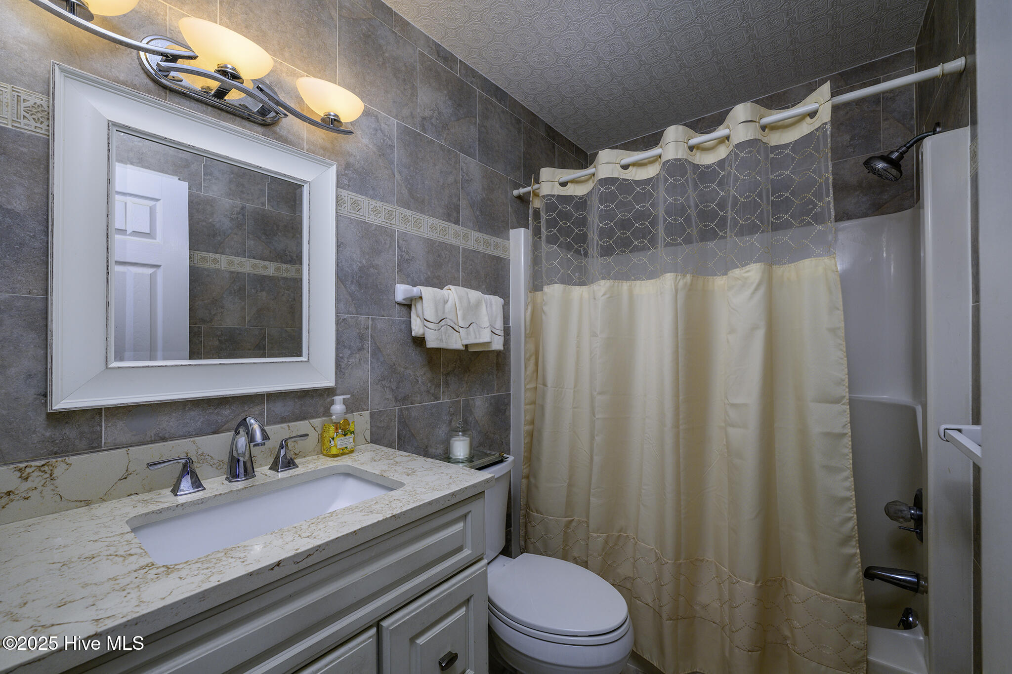 2408 Educational Drive New Bern, NC 28562 - Photo 24 of 38 Guest Bathroom