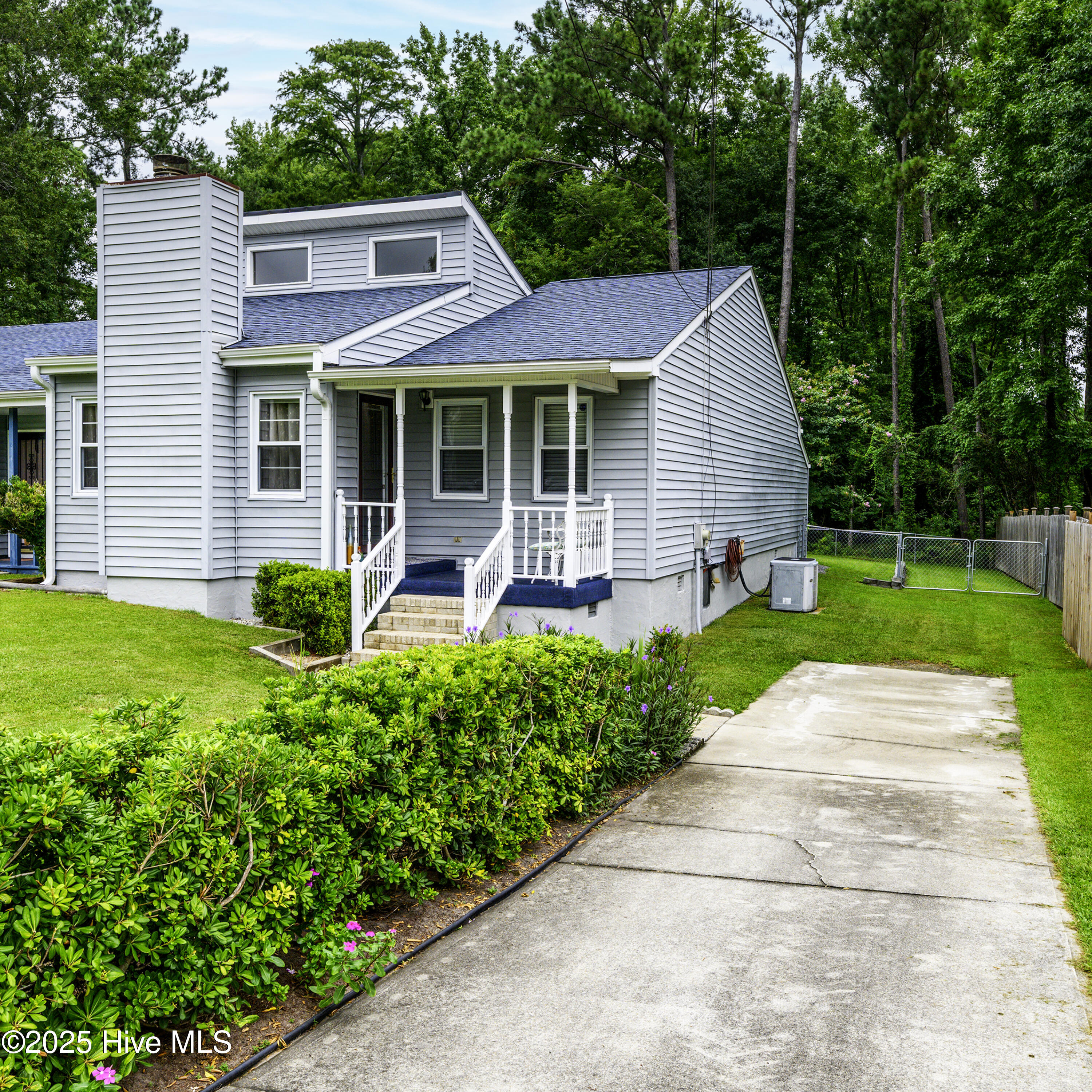 2408 Educational Drive New Bern, NC 28562 - Photo 5 of 38 Welcome Home!