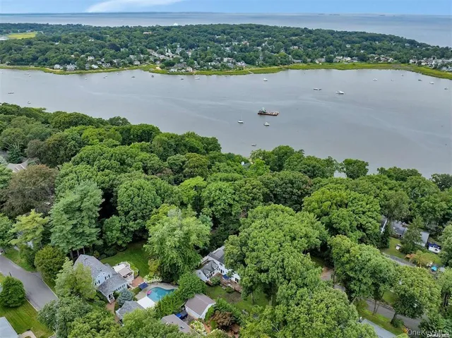 $1,870,000 | 762 Connecticut View Drive, Mill Neck, NY 11765