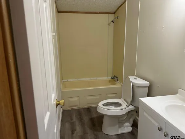 $1,300 | 15184 County Road 1134, Tyler, TX 75709