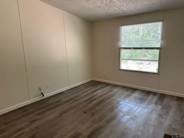 $1,300 | 15184 County Road 1134, Tyler, TX 75709