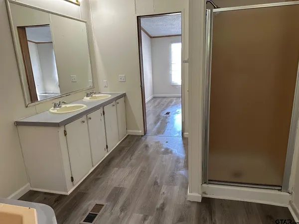 $1,300 | 15184 County Road 1134, Tyler, TX 75709