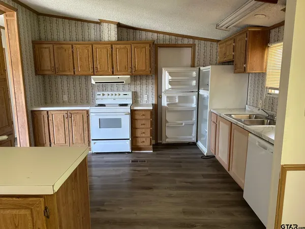 $1,300 | 15184 County Road 1134, Tyler, TX 75709