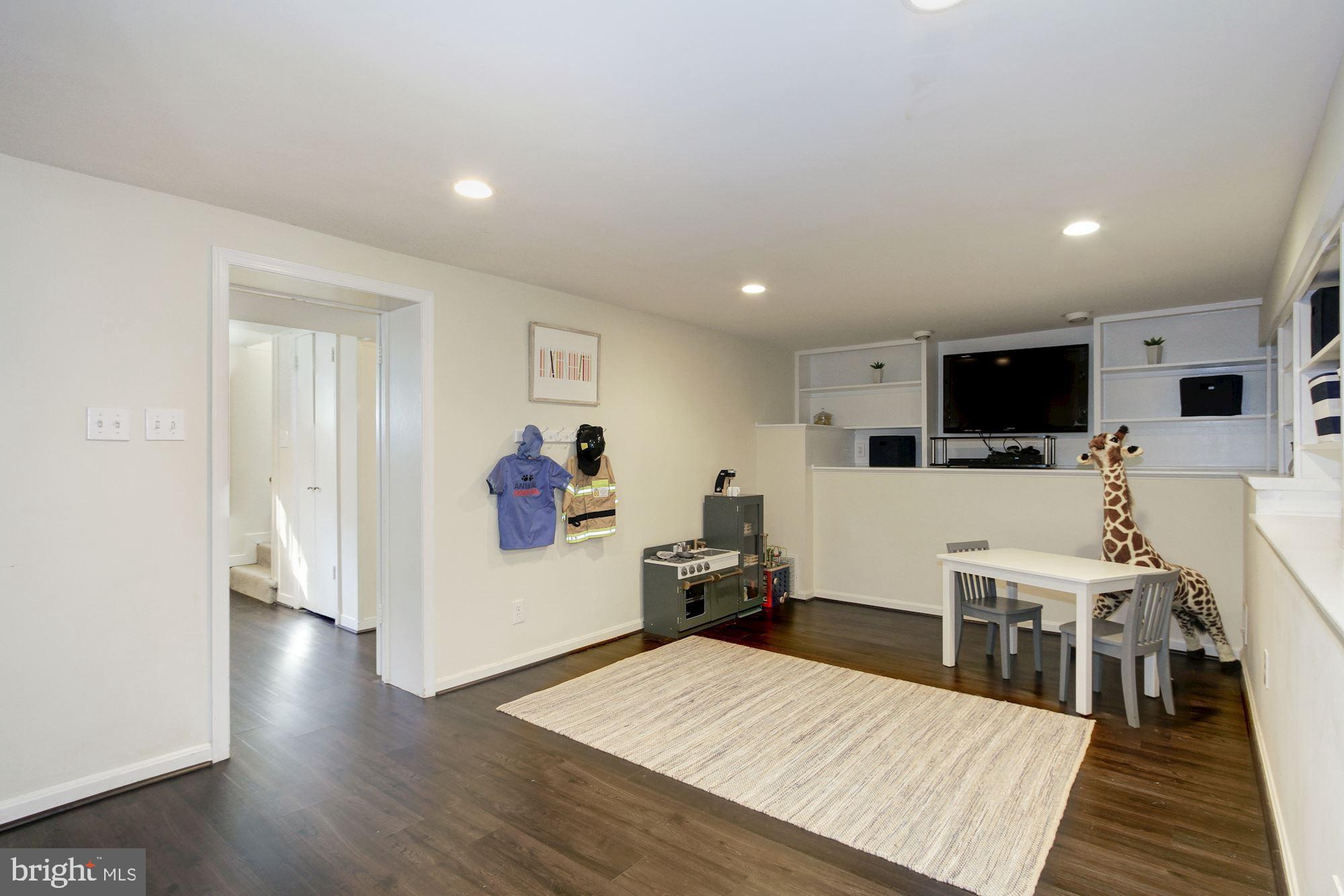 6006 Madawaska Road Bethesda, MD 20816 - Photo 17 of 30 Gallery Image 17