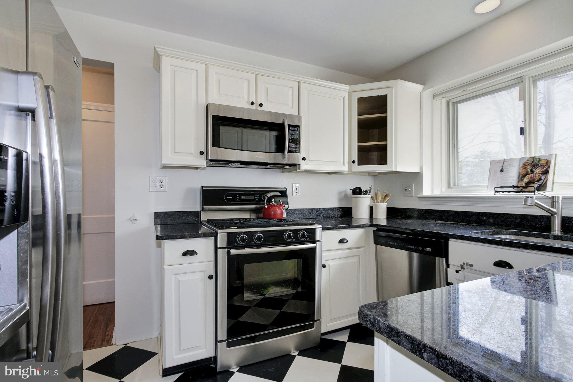 6006 Madawaska Road Bethesda, MD 20816 - Photo 8 of 30 Gallery Image 8