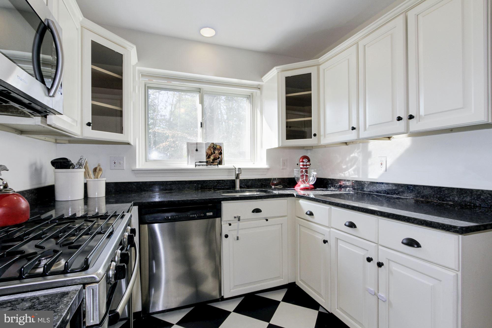 6006 Madawaska Road Bethesda, MD 20816 - Photo 9 of 30 Gallery Image 9