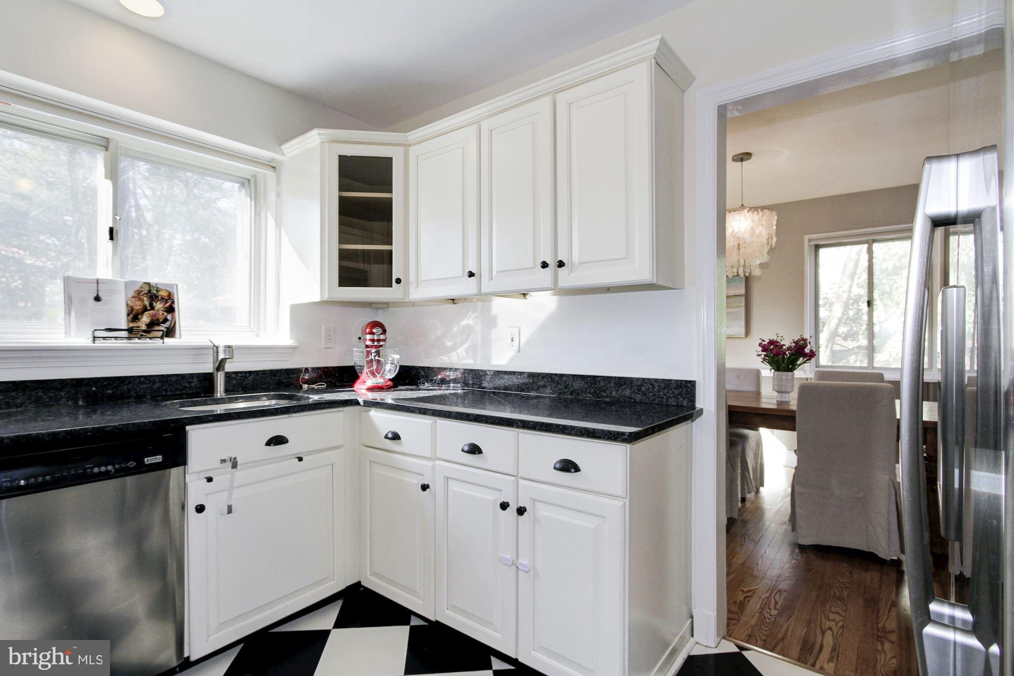 6006 Madawaska Road Bethesda, MD 20816 - Photo 10 of 30 Gallery Image 10