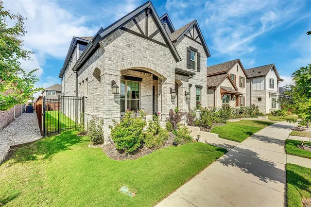 $650,000 | 1807 Coopers Hawk Drive, Arlington, TX 76005