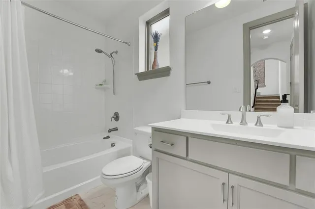 $650,000 | 1807 Coopers Hawk Drive, Arlington, TX 76005