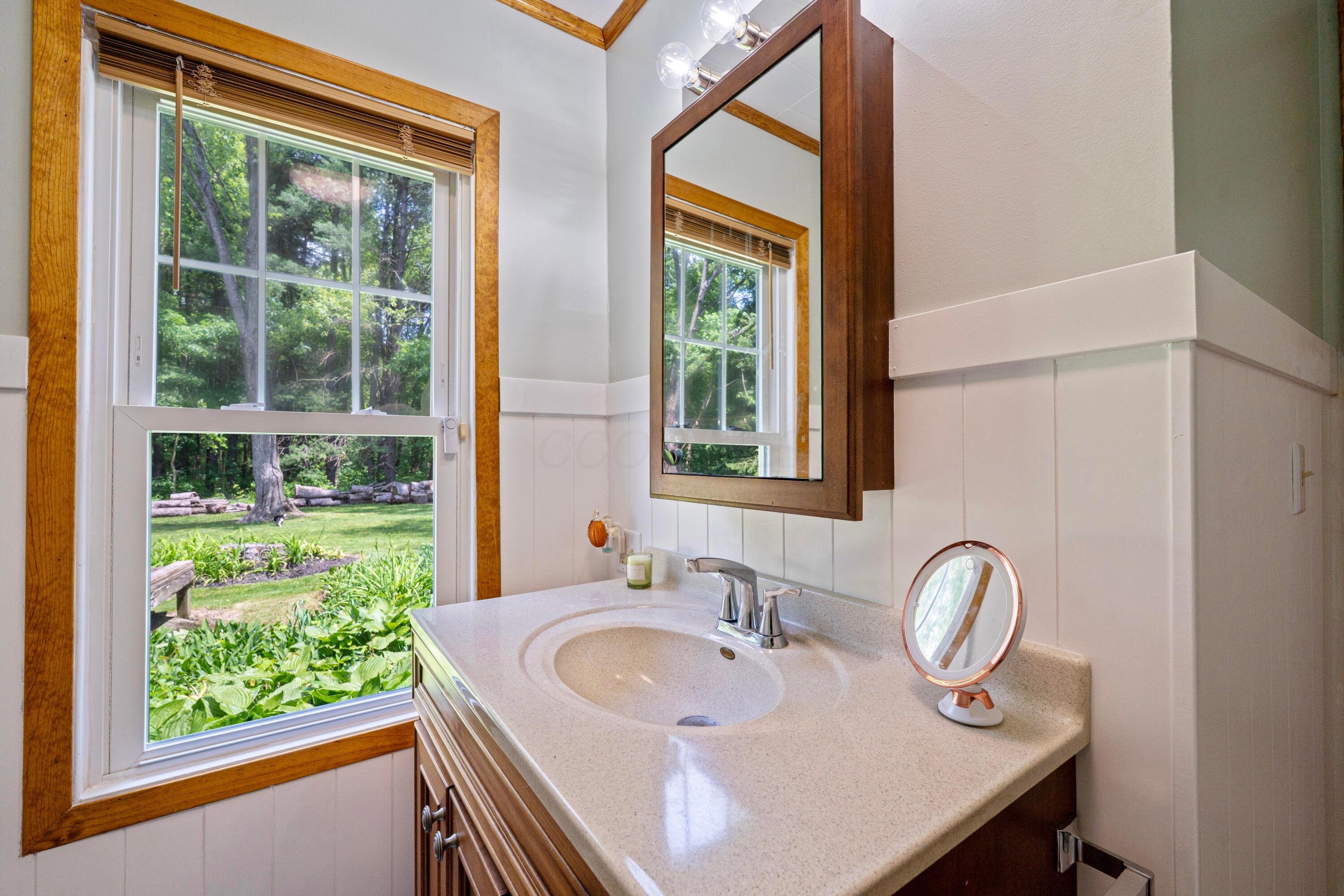 451 Irwin Road Delaware, OH 43015 - Photo 20 of 32 Master Bath