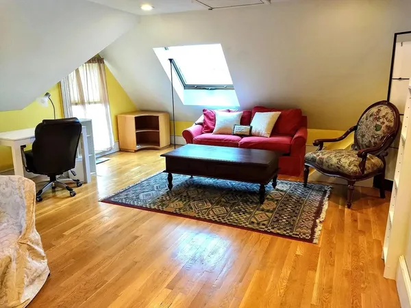 $1,800 | 143 Walnut Street, Unit STUDIO, Newton, MA 02460