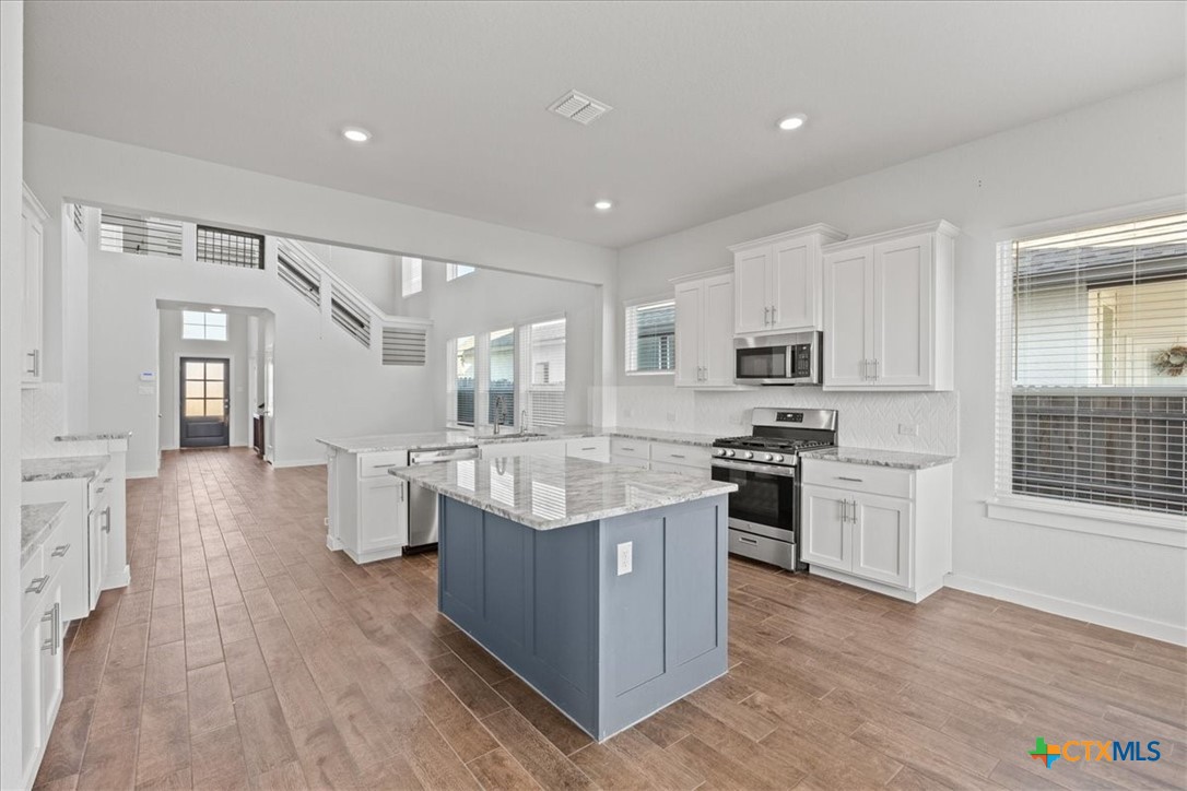 1027 Haystack New Braunfels, TX 78130 - Photo 6 of 24 Kitchen