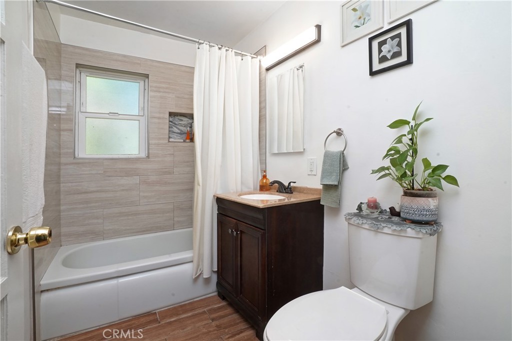 9802 Rives Avenue Downey, CA 90240 - Photo 21 of 37 2nd Bedroom