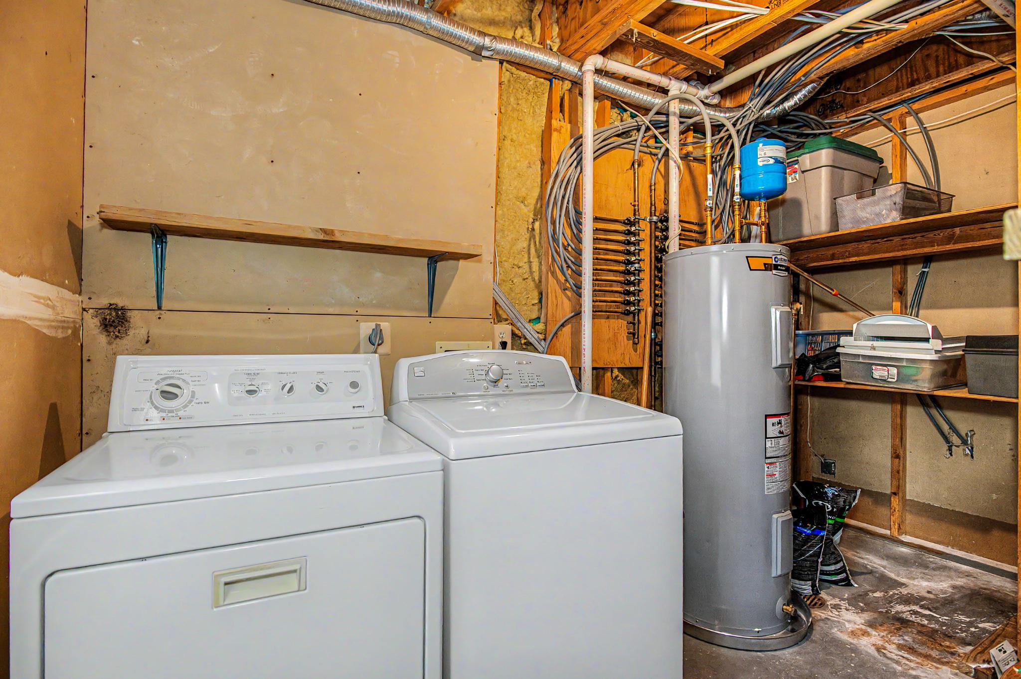 13993 Gunners Place Centreville, VA 20121 - Photo 12 of 43 a utility room with dryer and washer