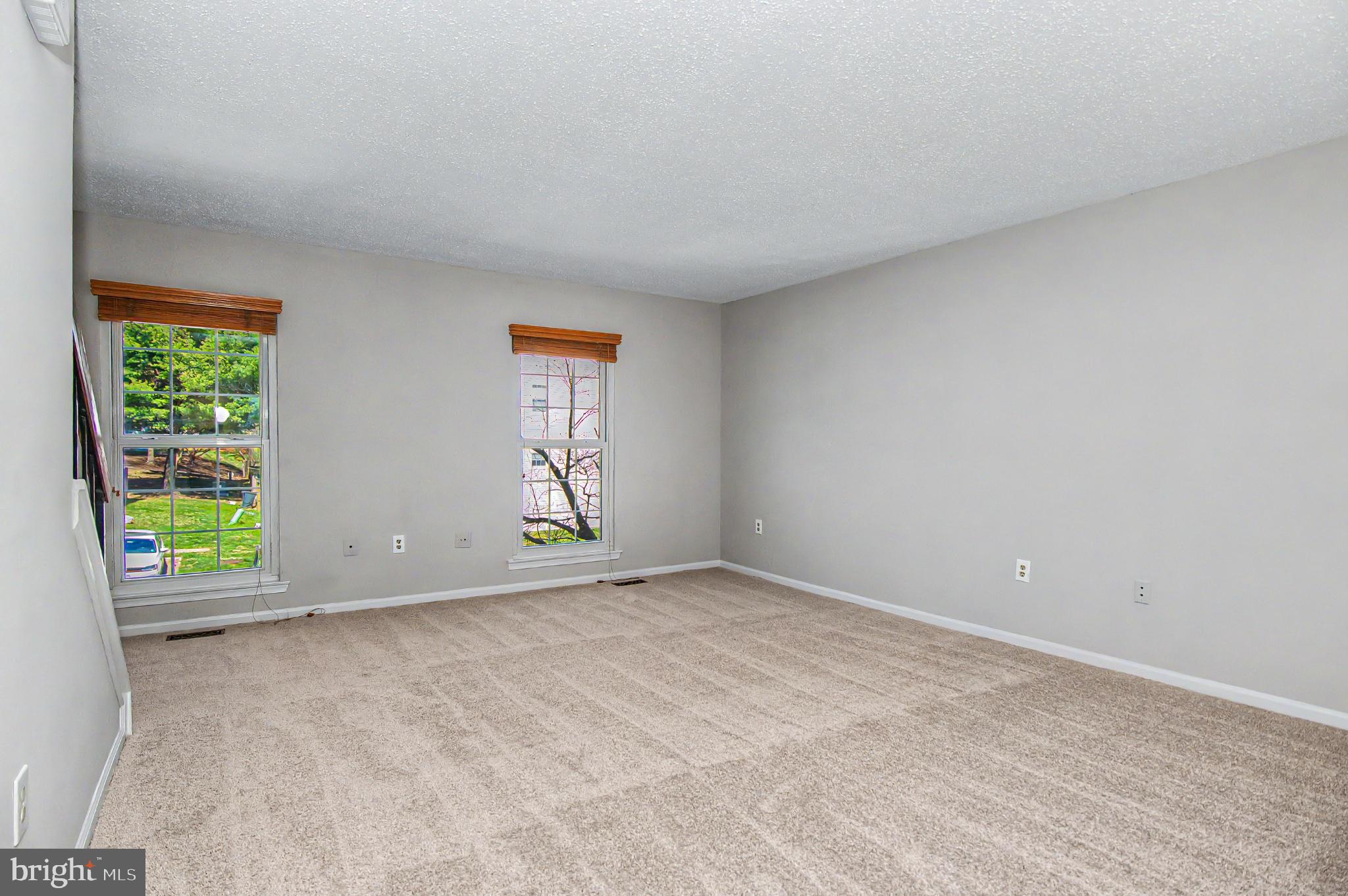13993 Gunners Place Centreville, VA 20121 - Photo 15 of 43 an empty room with windows