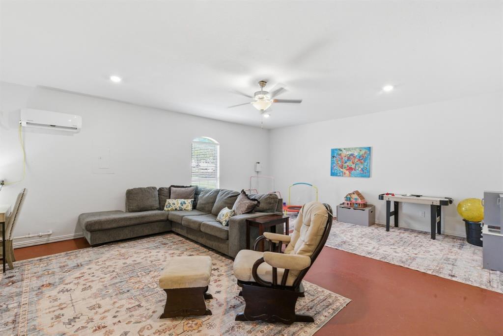 405 Zion Hill Road Weatherford, TX 76088 - Photo 25 of 38 Living room with a ceiling fan, finished concrete floors, and recessed lighting