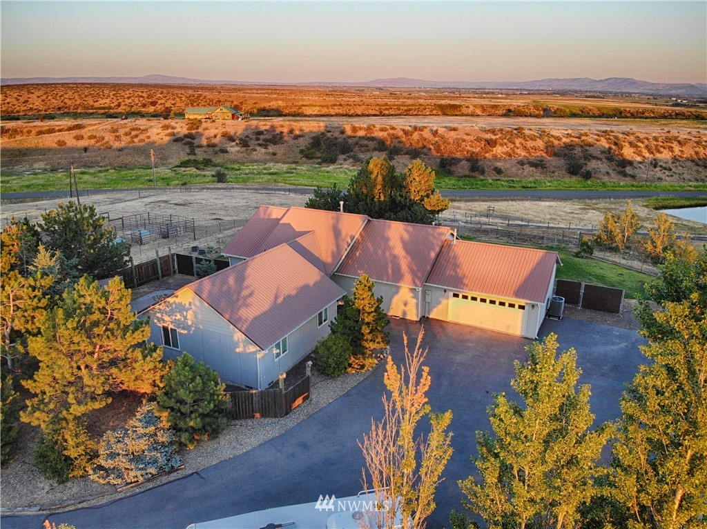 1111 Howard Road Ellensburg, WA 98926 - Photo 1 of 25