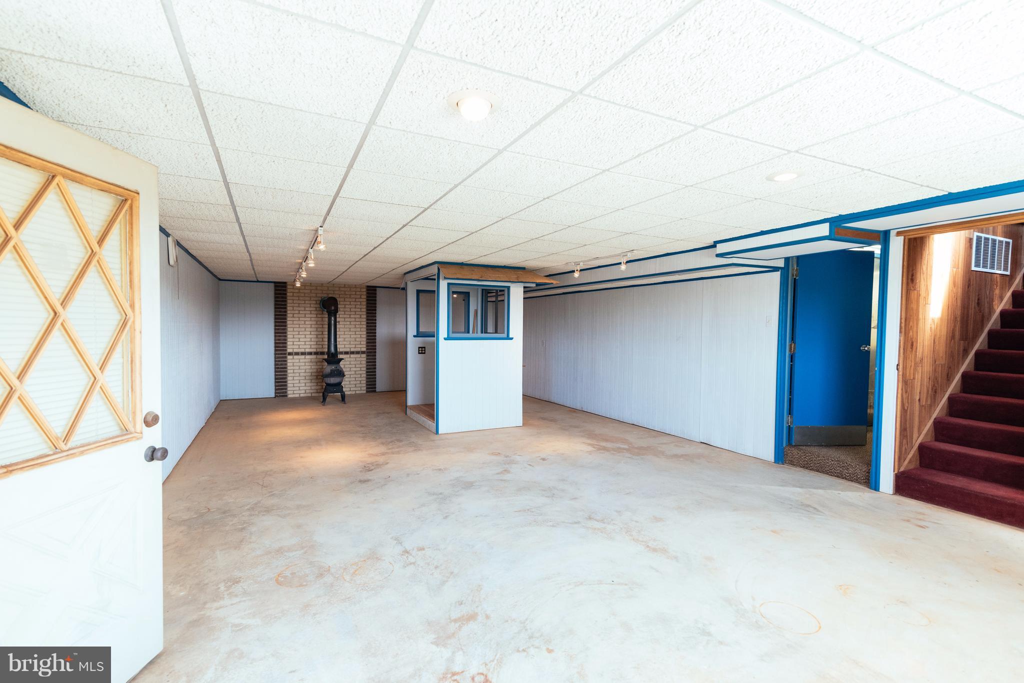 16600 York Road Monkton, MD 21111 - Photo 25 of 30 a view of empty room with windows