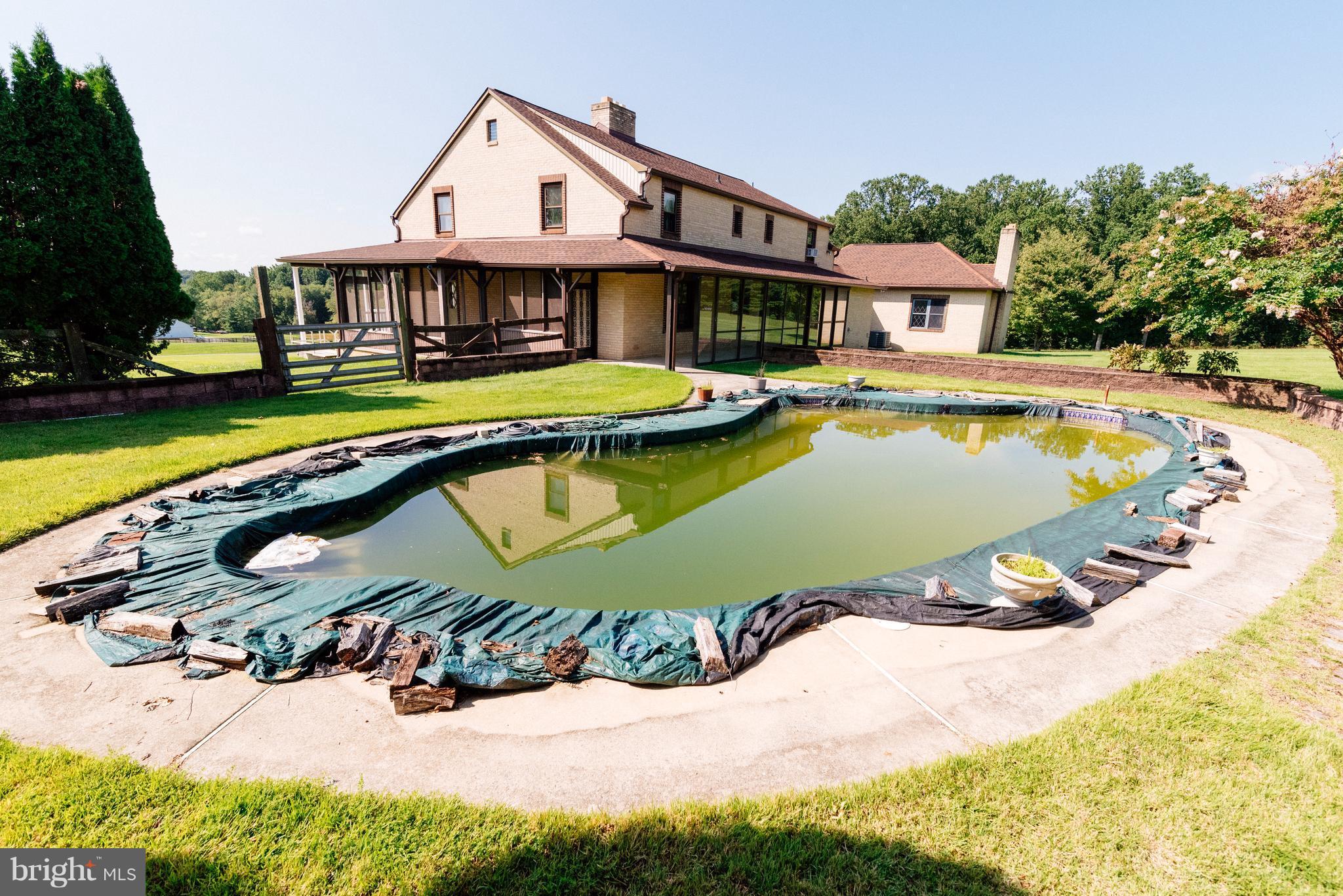 16600 York Road Monkton, MD 21111 - Photo 27 of 30 a swimming pool with outdoor seating and yard