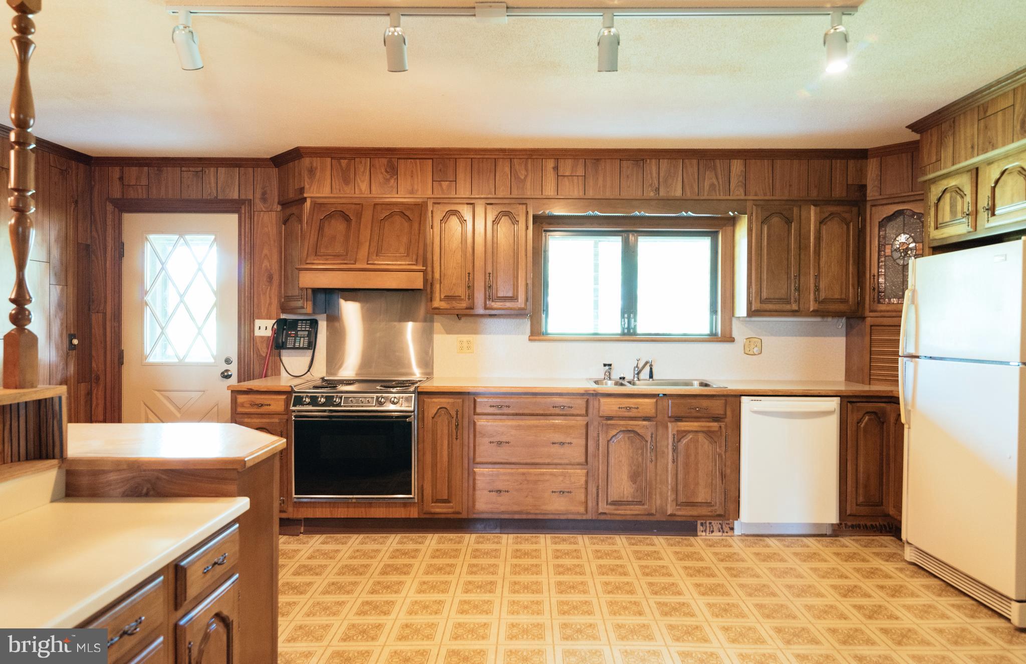 16600 York Road Monkton, MD 21111 - Photo 5 of 30 a kitchen with stainless steel appliances granite countertop a sink stove and refrigerator